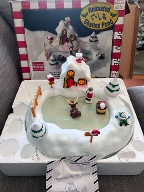 Vintage Salton Animated Skating Pond Christmas Complete and Working W/Box EUC